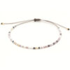 Zartes Armband mit lila, weiß, grau und goldenen Miyuki Perlen