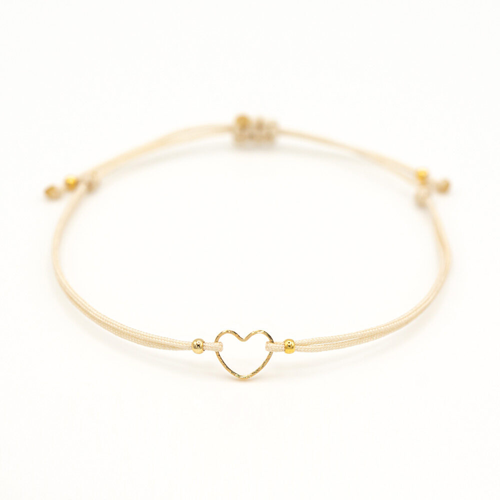 Beiges Armband mit kleinem goldenen Herz