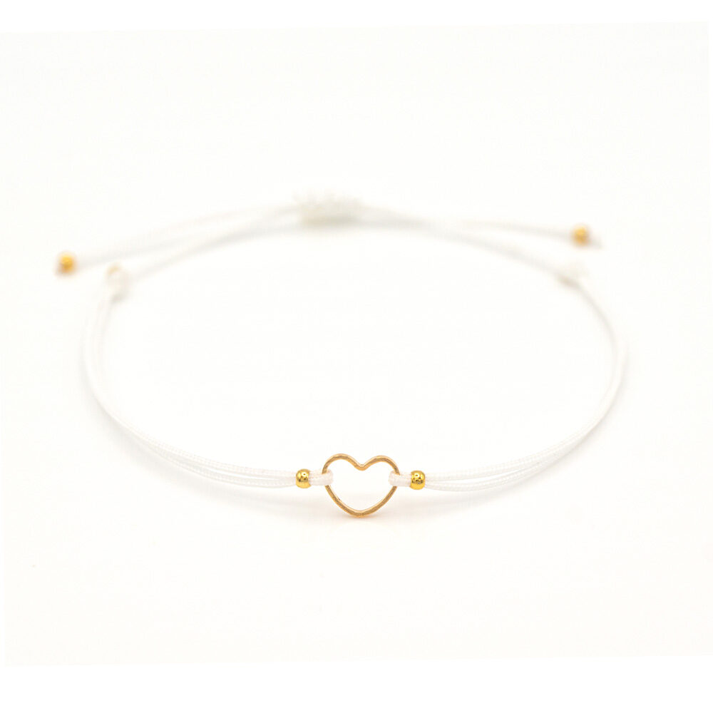 Weißes Armband mit kleinem goldenen Herz