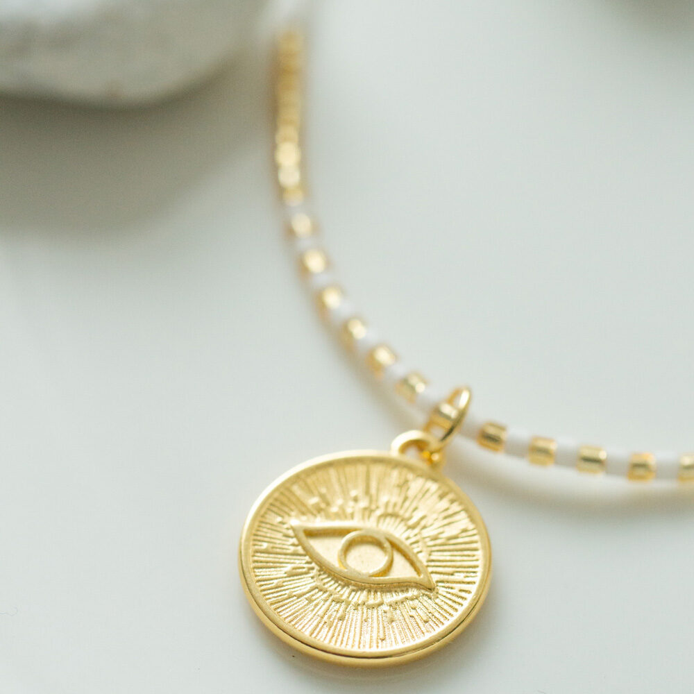 Halskette mit Evil Eye Anhänger und Miyuki Perlen in Weiß und Gold
