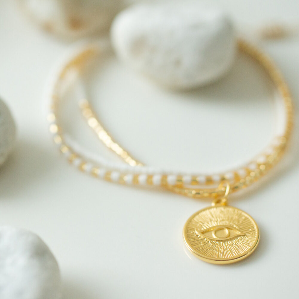 Halskette mit Evil Eye Anhänger und Miyuki Perlen in Weiß und Gold