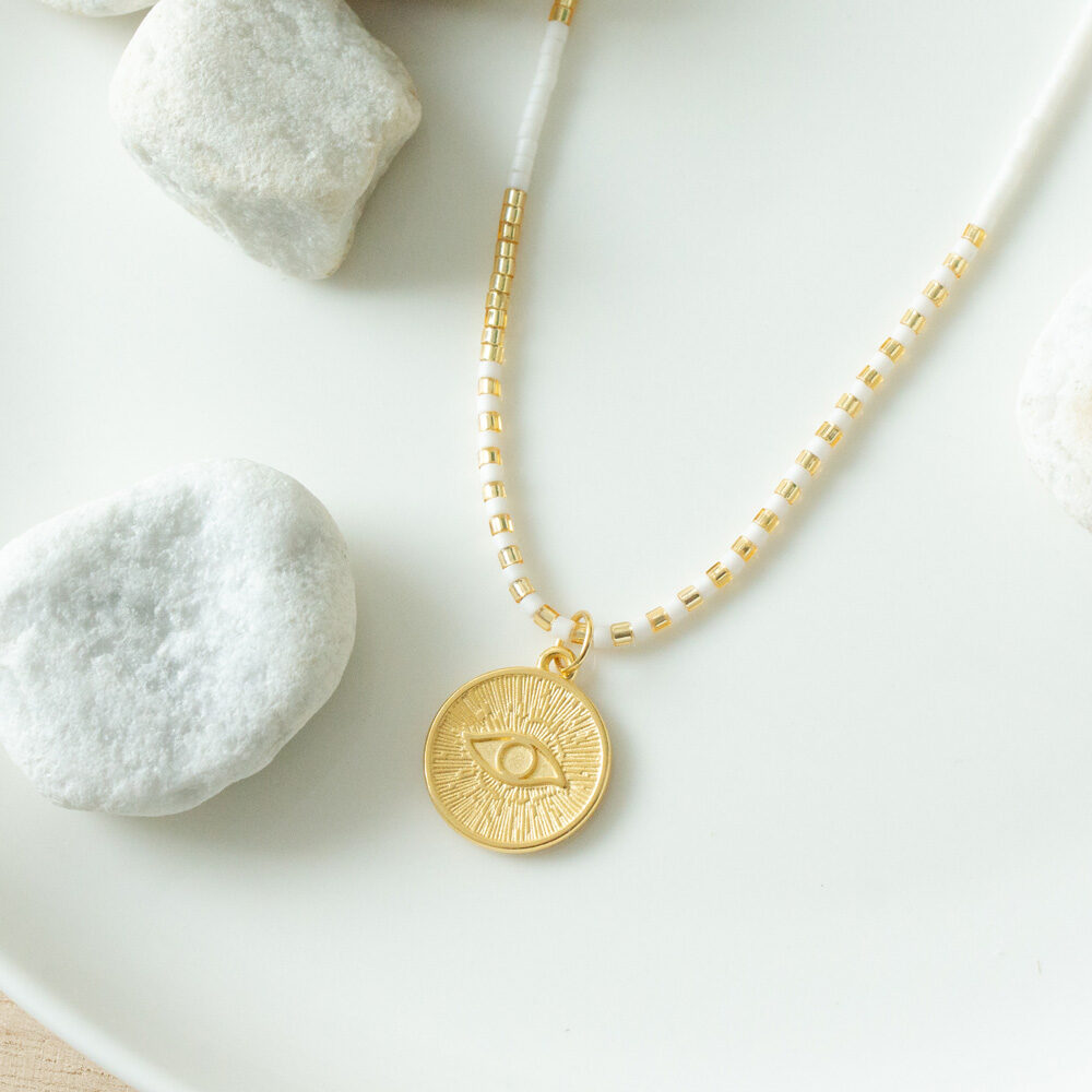 Halskette mit Evil Eye Anhänger und Miyuki Perlen in Weiß und Gold