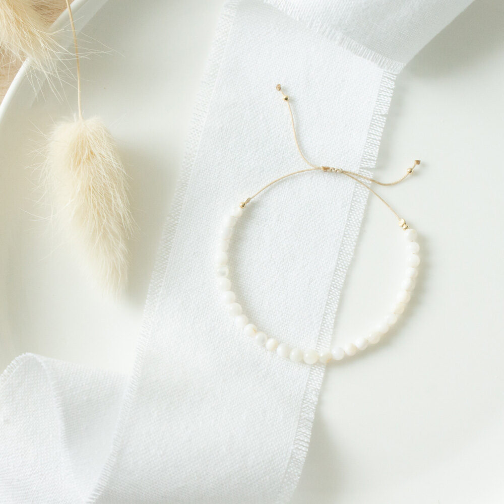 Armband mit runden Muschelperlen
