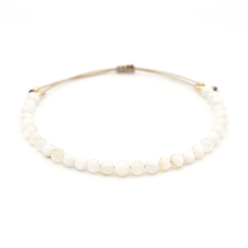 Armband mit runden Muschelperlen