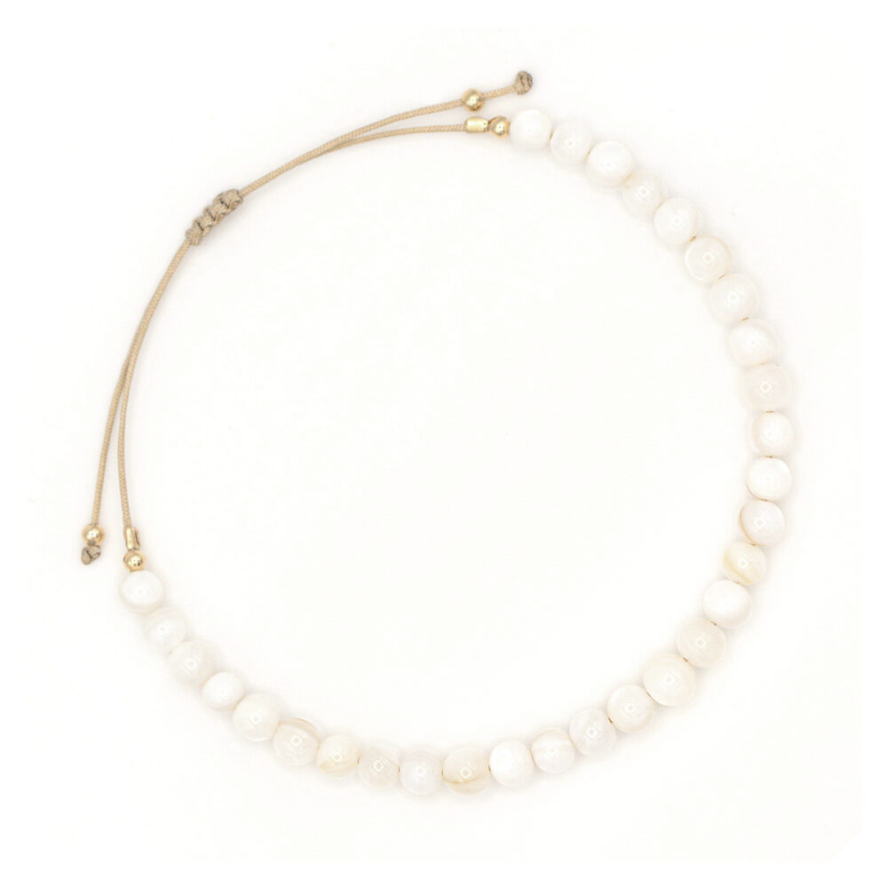 Armband mit runden Muschelperlen