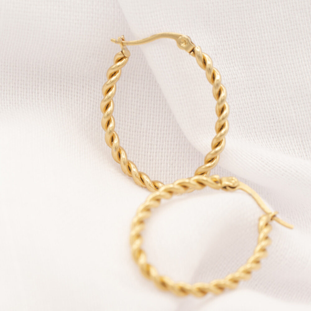 Gedrehte Creolen in Gold