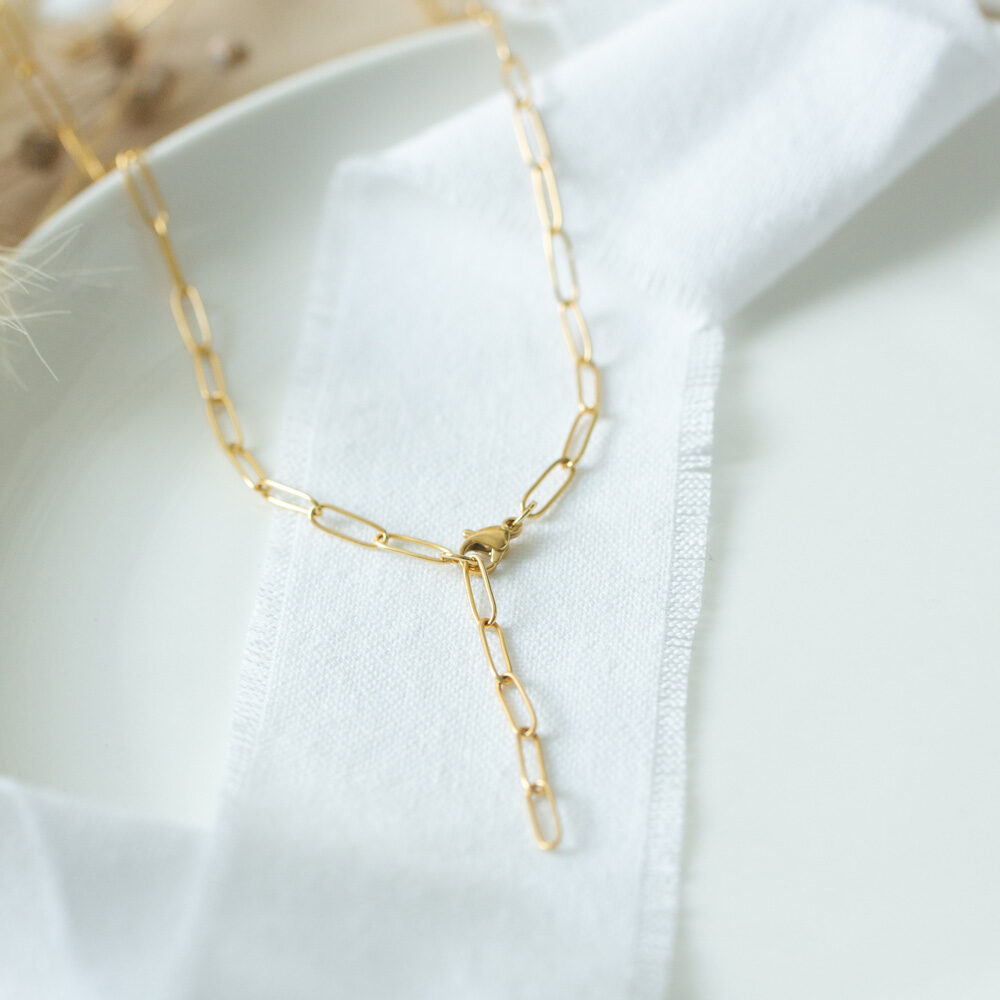 Goldene Kette mit länglichen Gliedern