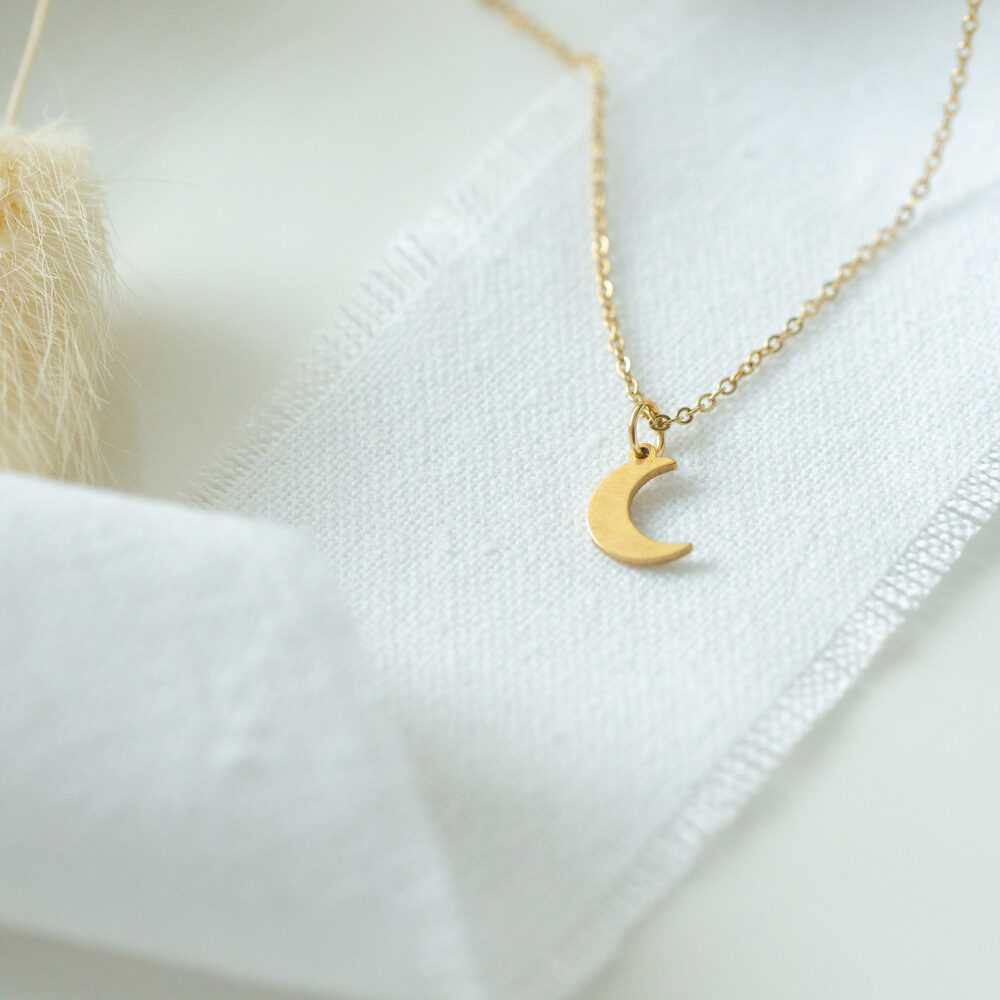 Goldene Gliederkette mit Mondanhänger