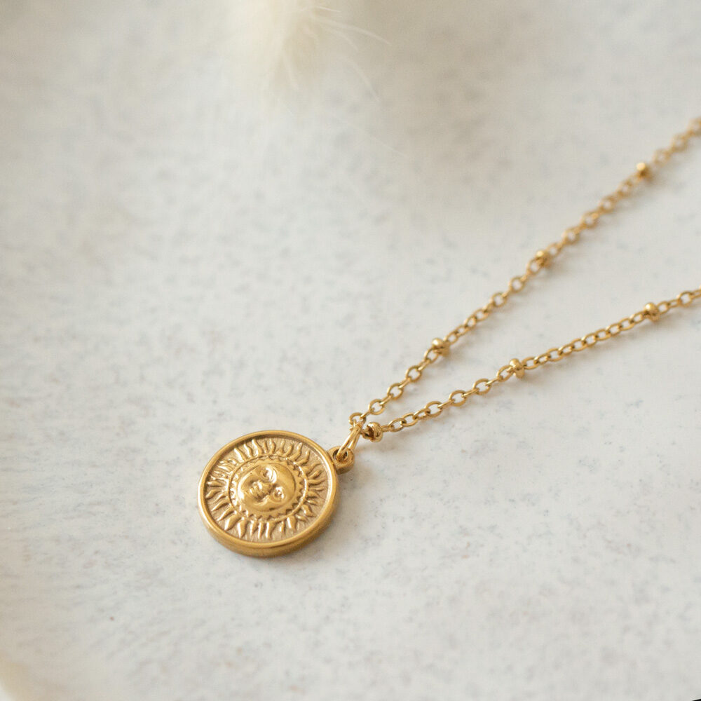 Goldene Satellitenkette mit Sonnenanhänger