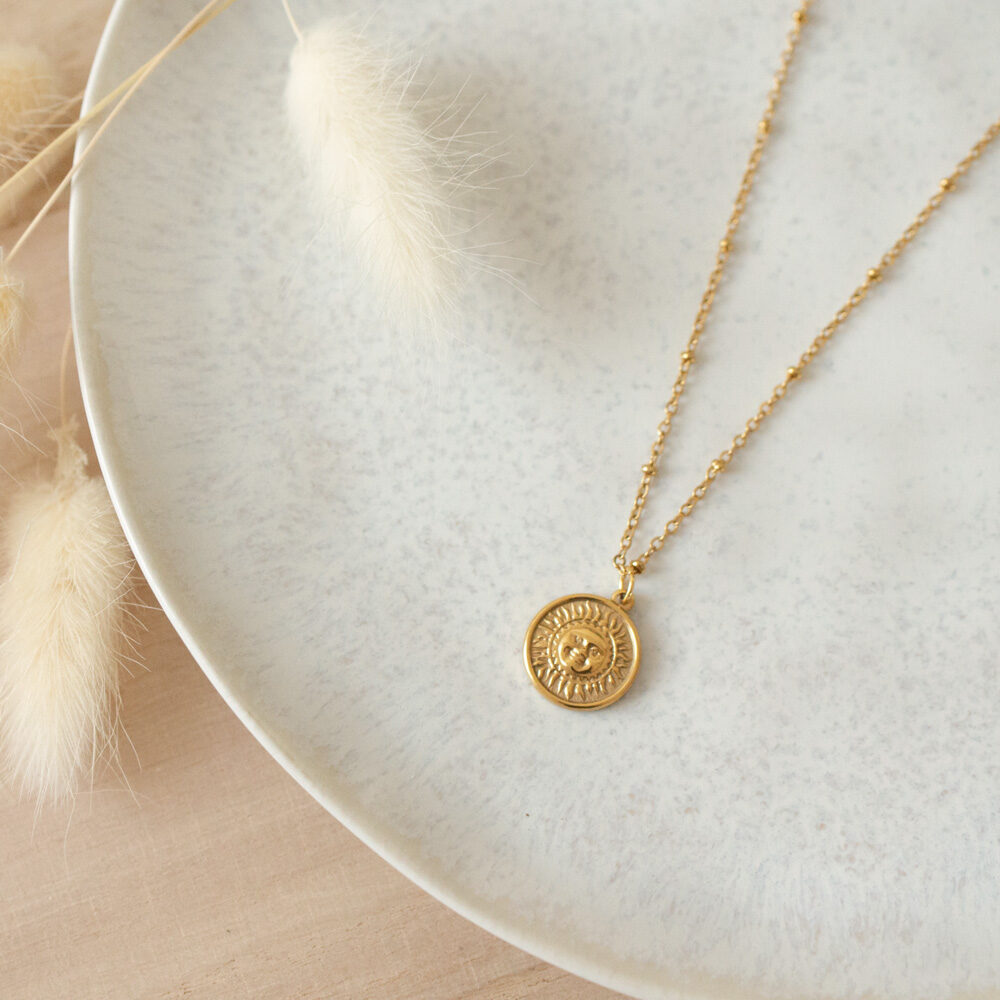 Goldene Satellitenkette mit Sonnenanhänger