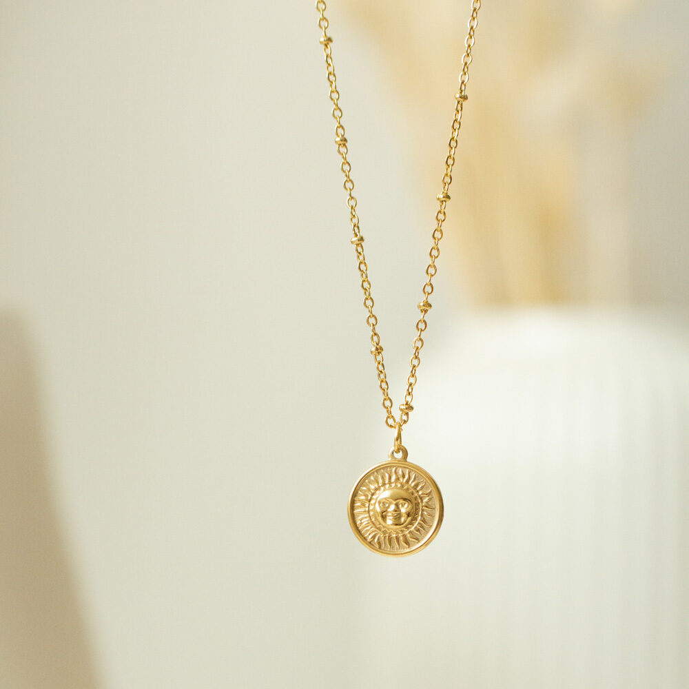 Goldene Satellitenkette mit Sonnenanhänger