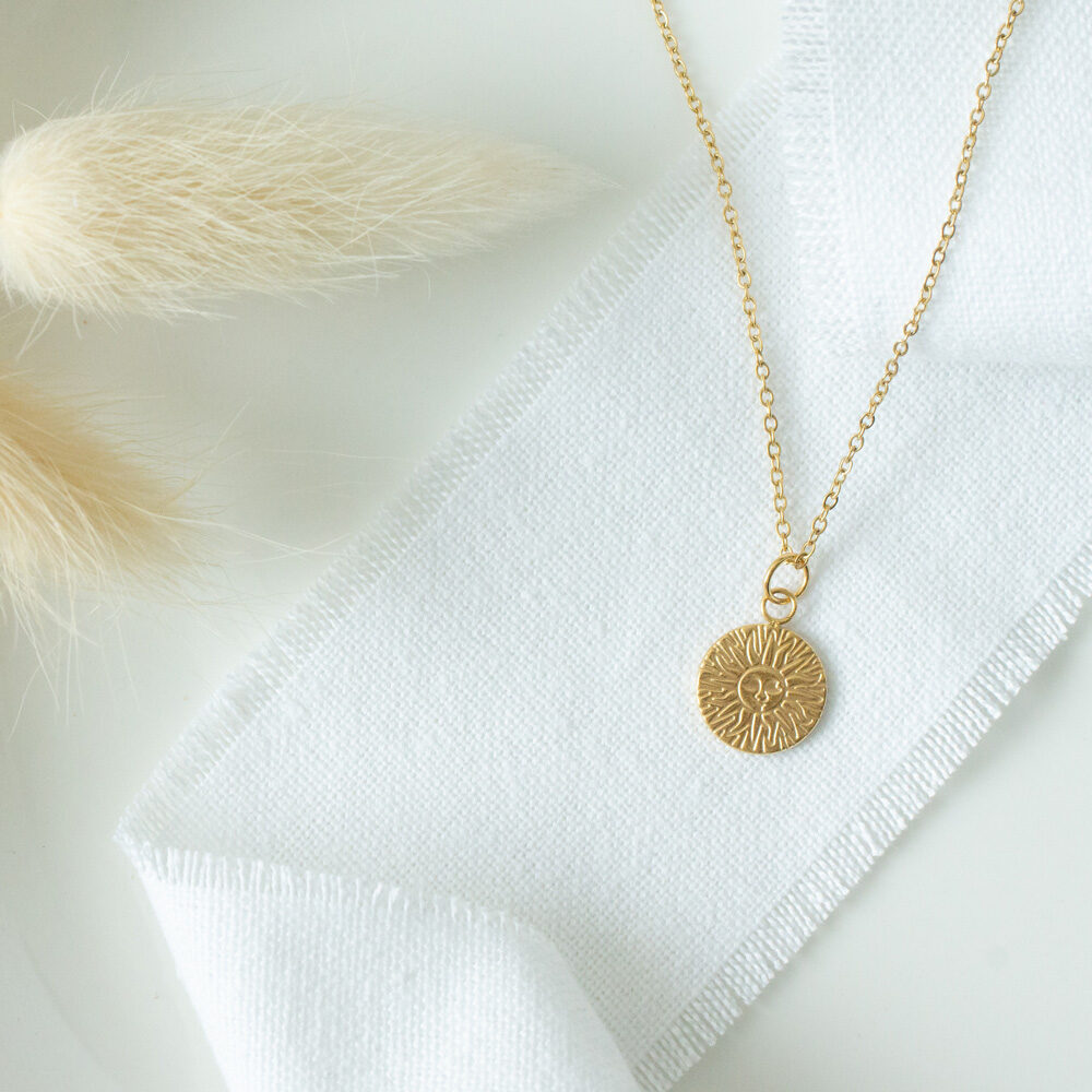 Goldene Gliederkette mit Sonnenanhänger