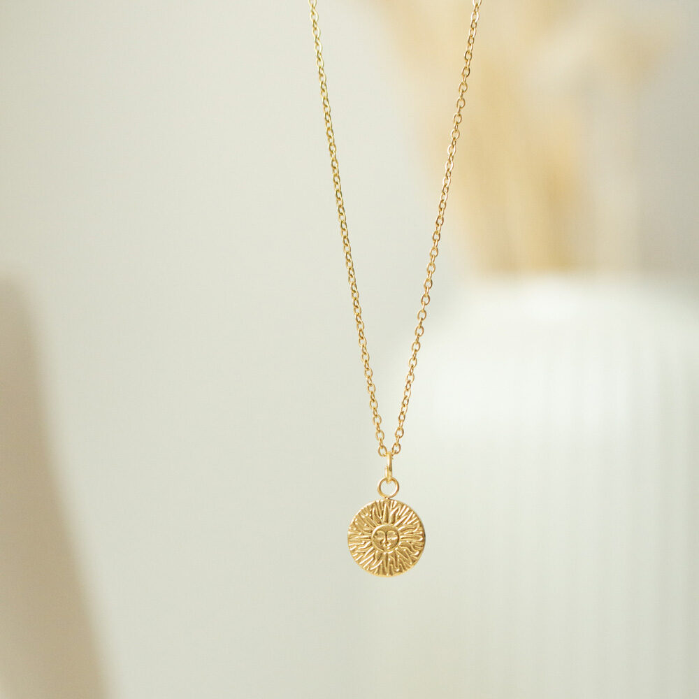 Goldene Gliederkette mit Sonnenanhänger