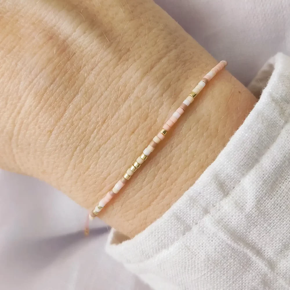 Zartes Armband mit Miyuki Perlen in verschiedenen Rosatönen